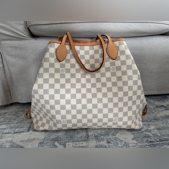 Louis Vuitton Handbags - Authentic Louis Vuitton GM Neverfull
